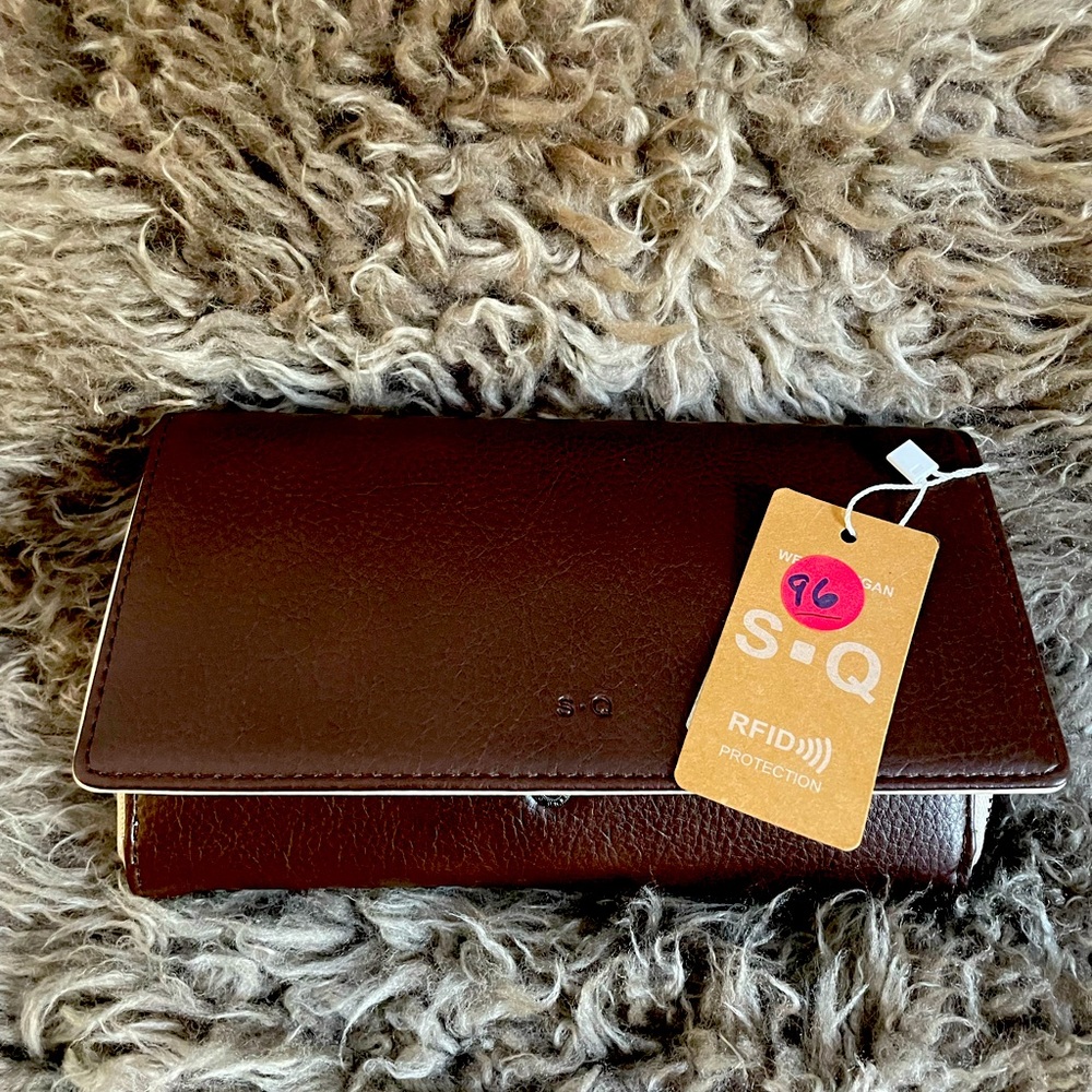 S-Q vegan leather brown clutch